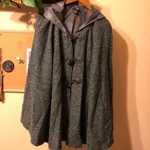 Outlander Hooded Toggle Cape 1/2